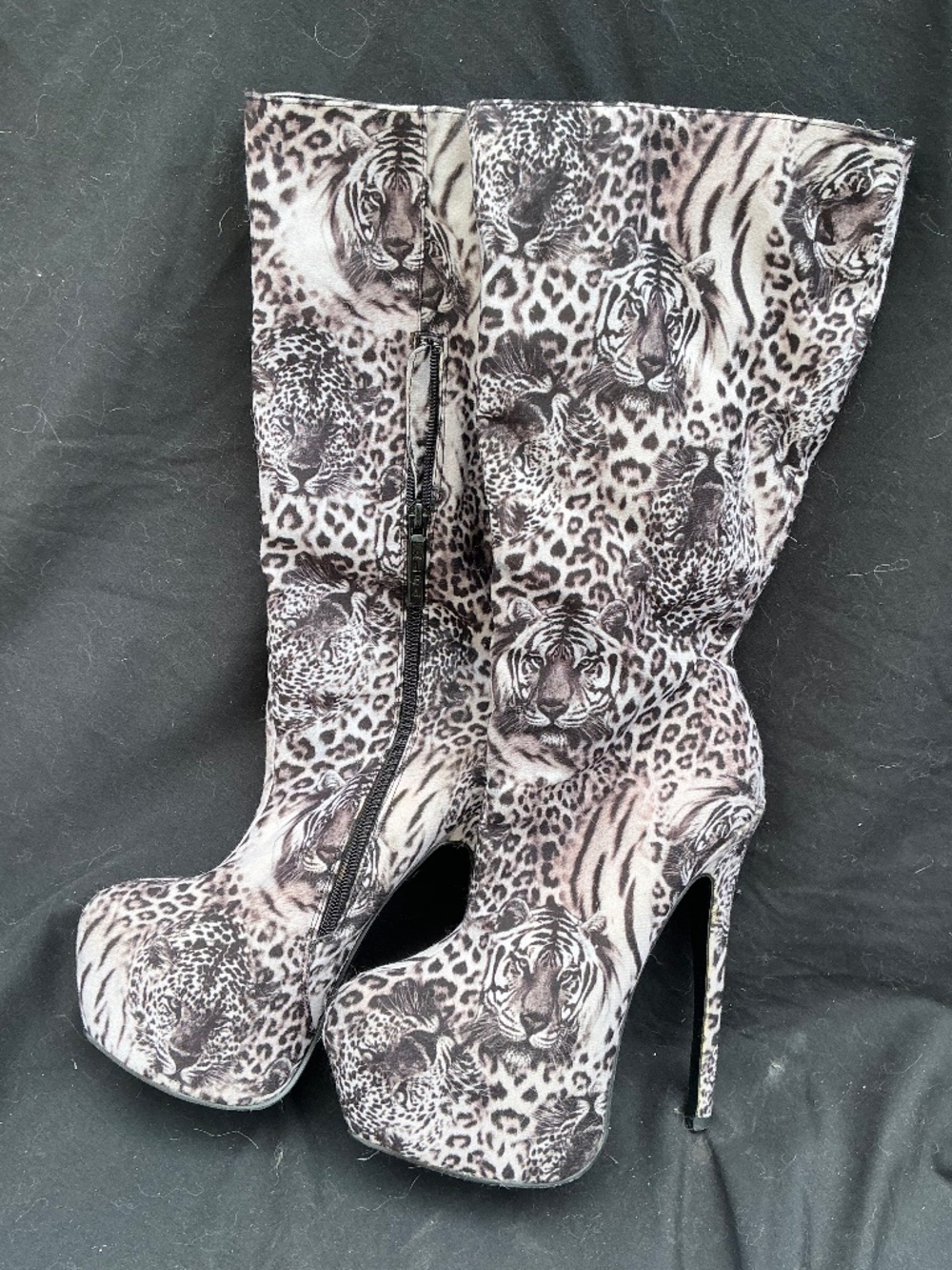 Feline patterned heeled boots
